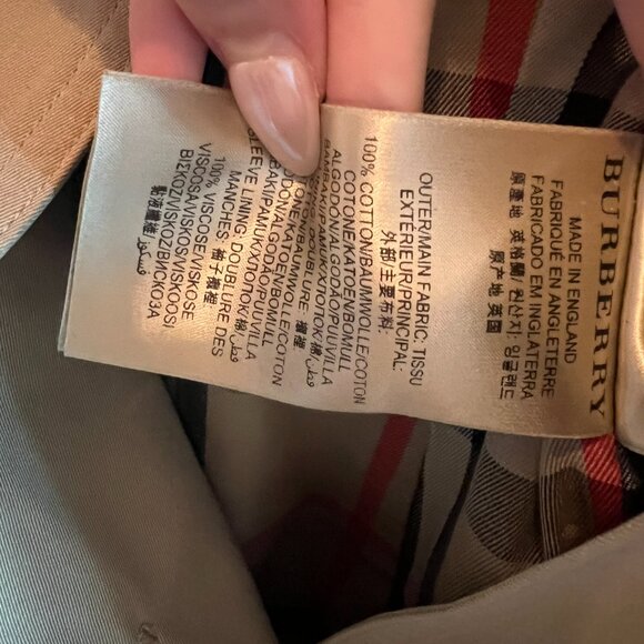 Burberry Sandringham Short Slim Trench - US 2 - AUTHENTICATED - Picture 13 of 15